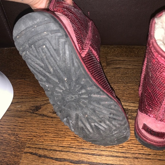 UGGS - Picture 3 of 4